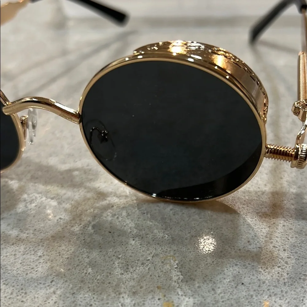 Sunglasses - Classic Retro Style with Round Frames NIP